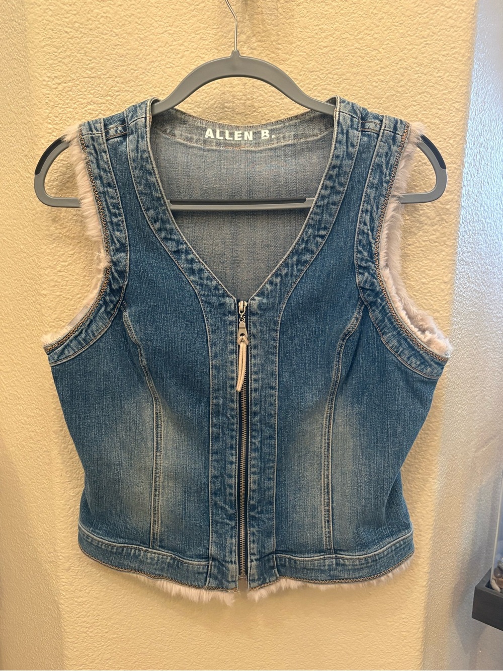 ALLEN B. Denim Zip-Front Y2K Vest in Blue with Faux Fur Trim Size L/XL